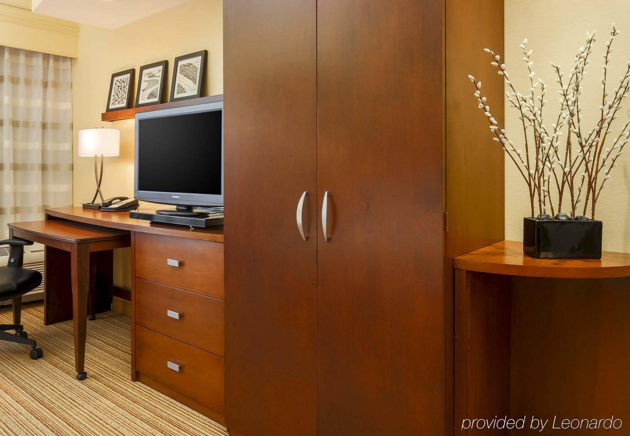 Courtyard By Marriott Potomac Mills Woodbridge Hotell Eksteriør bilde