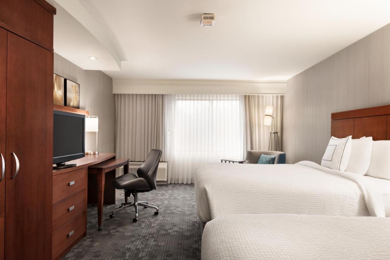 Courtyard By Marriott Potomac Mills Woodbridge Hotell Eksteriør bilde