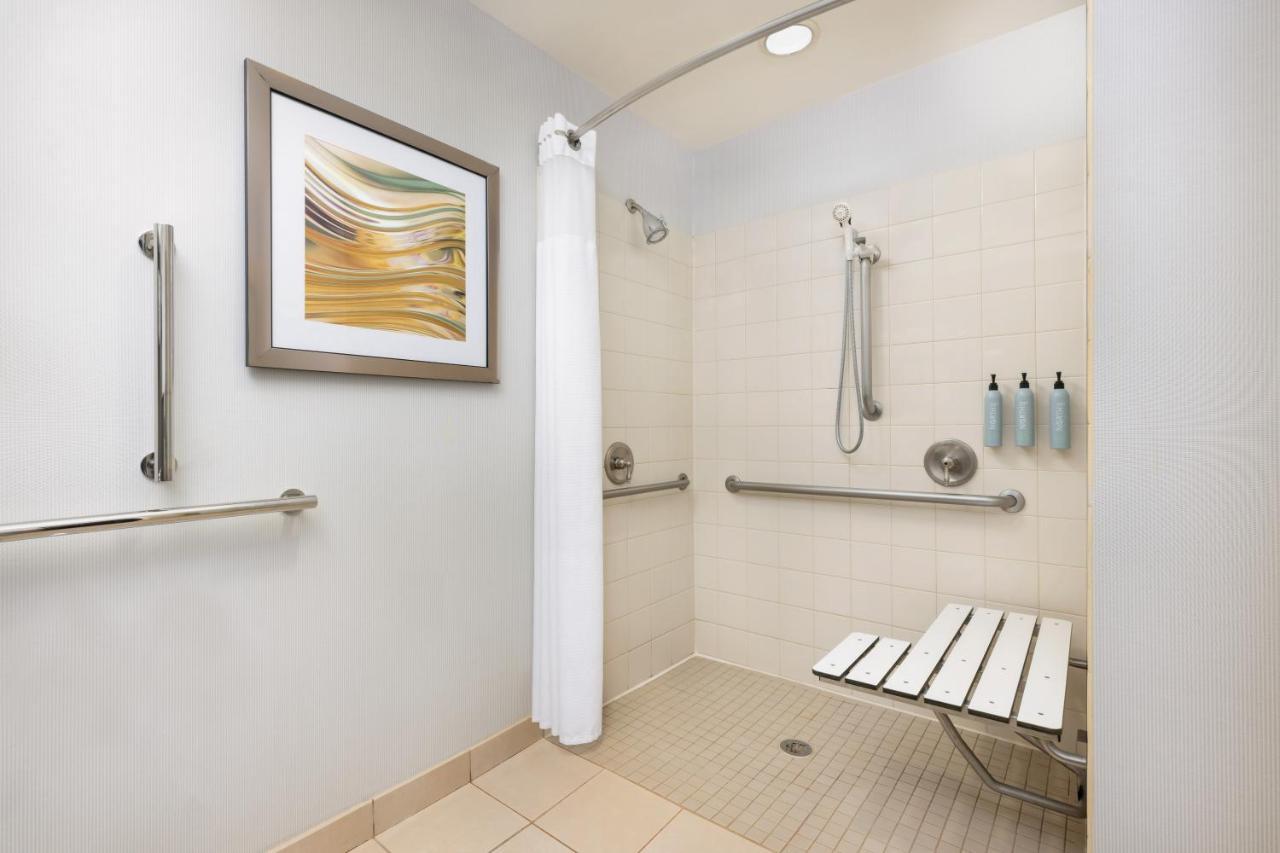Courtyard By Marriott Potomac Mills Woodbridge Hotell Eksteriør bilde
