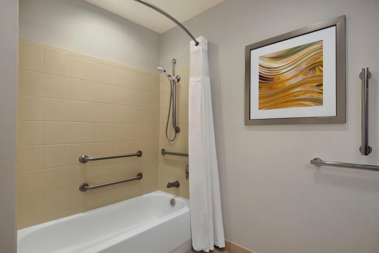 Courtyard By Marriott Potomac Mills Woodbridge Hotell Eksteriør bilde