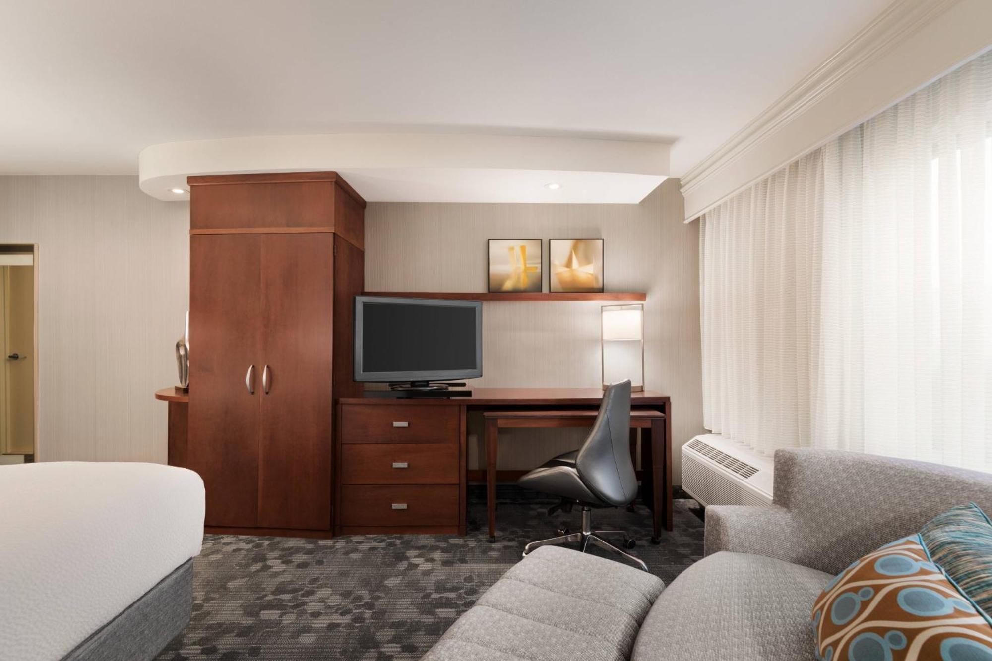 Courtyard By Marriott Potomac Mills Woodbridge Hotell Eksteriør bilde
