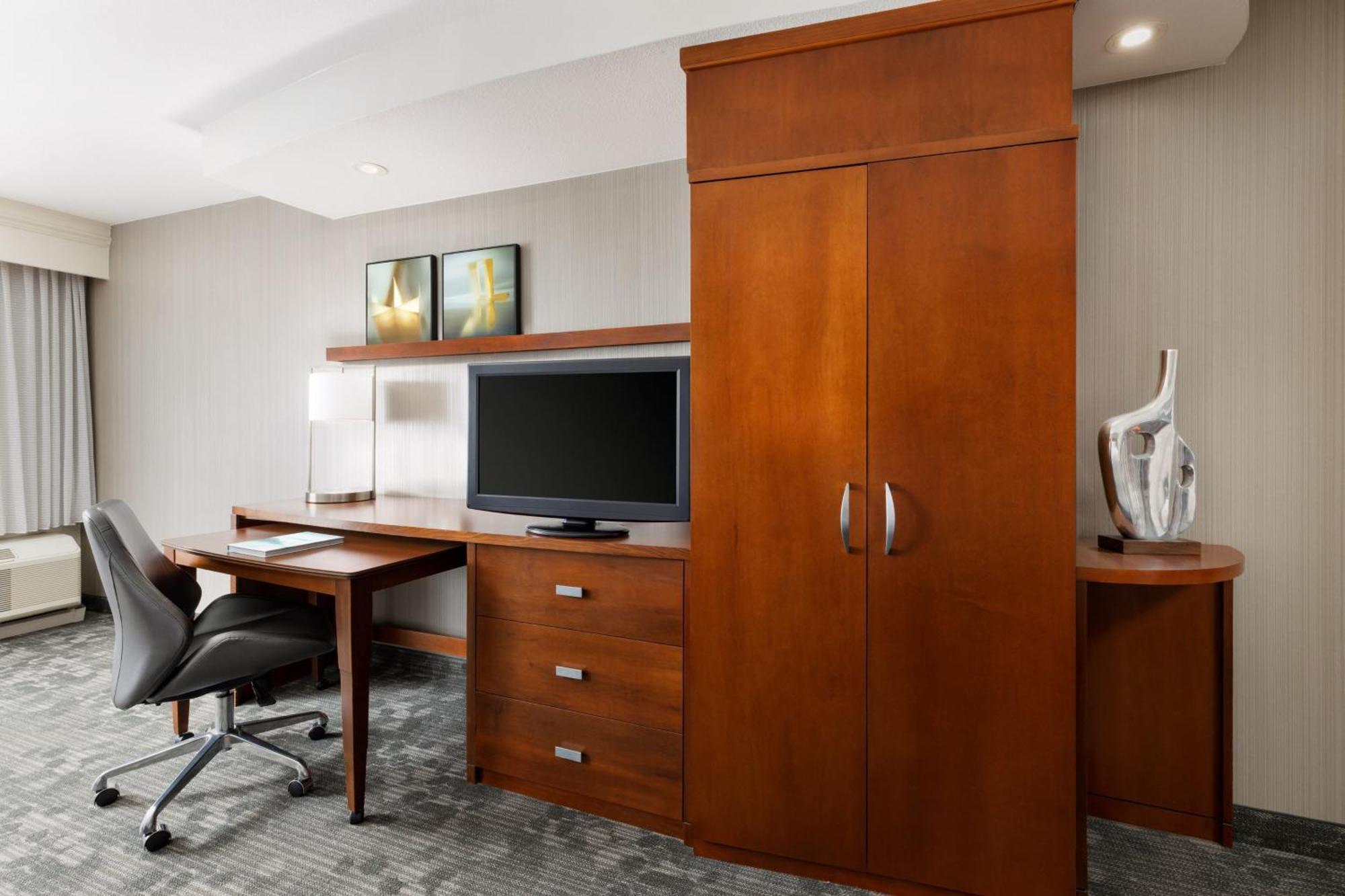 Courtyard By Marriott Potomac Mills Woodbridge Hotell Eksteriør bilde