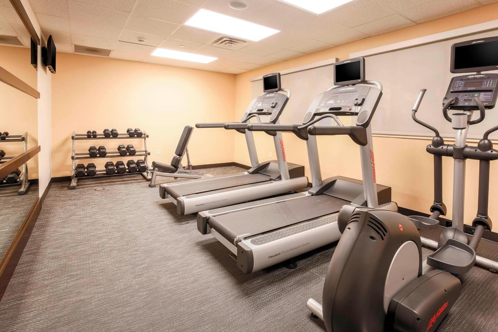 Courtyard By Marriott Potomac Mills Woodbridge Hotell Eksteriør bilde