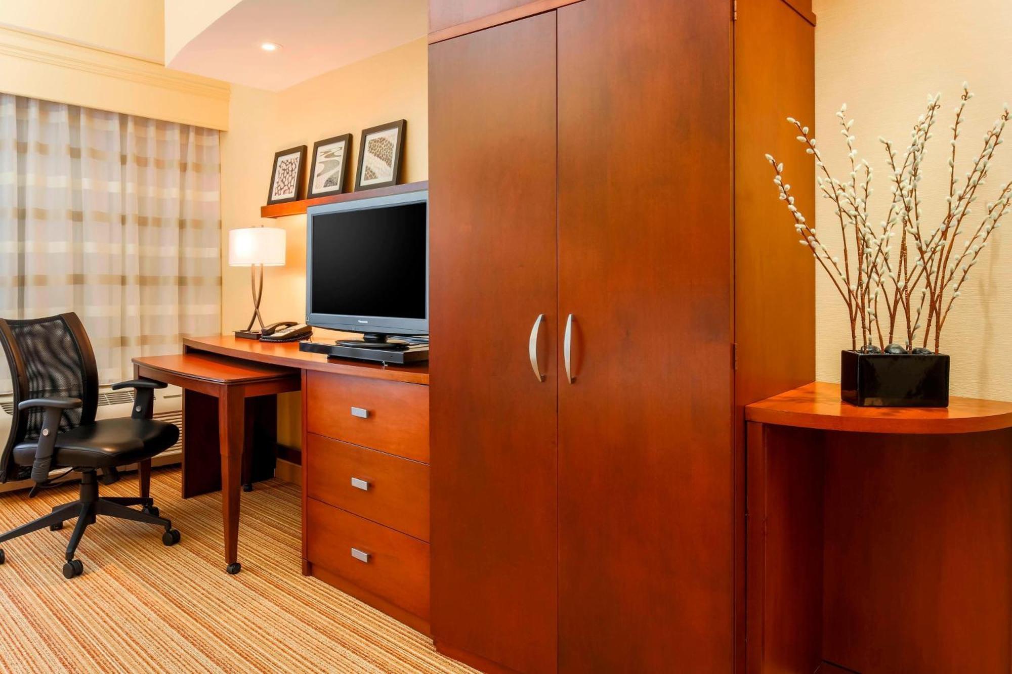 Courtyard By Marriott Potomac Mills Woodbridge Hotell Eksteriør bilde