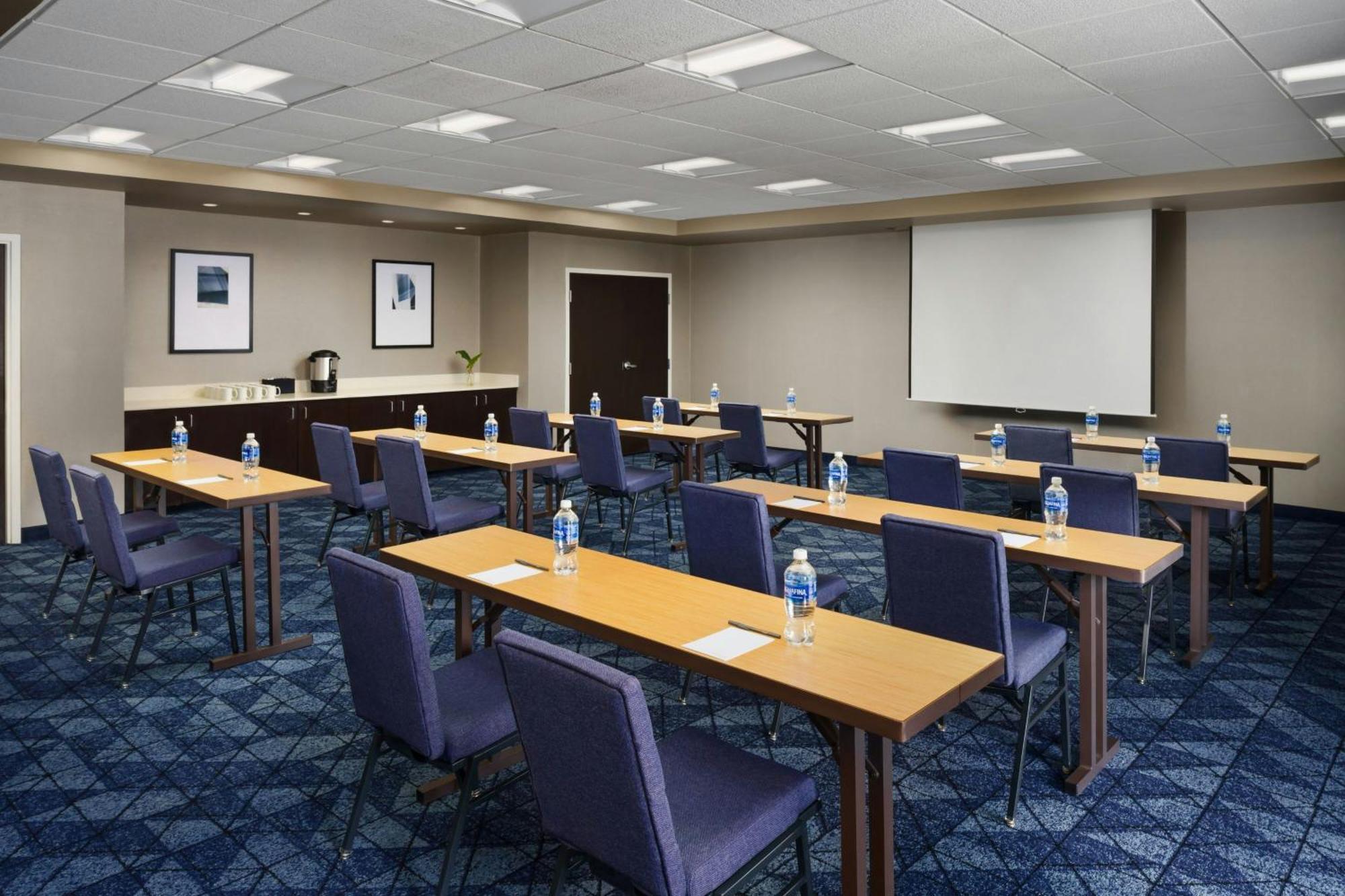 Courtyard By Marriott Potomac Mills Woodbridge Hotell Eksteriør bilde