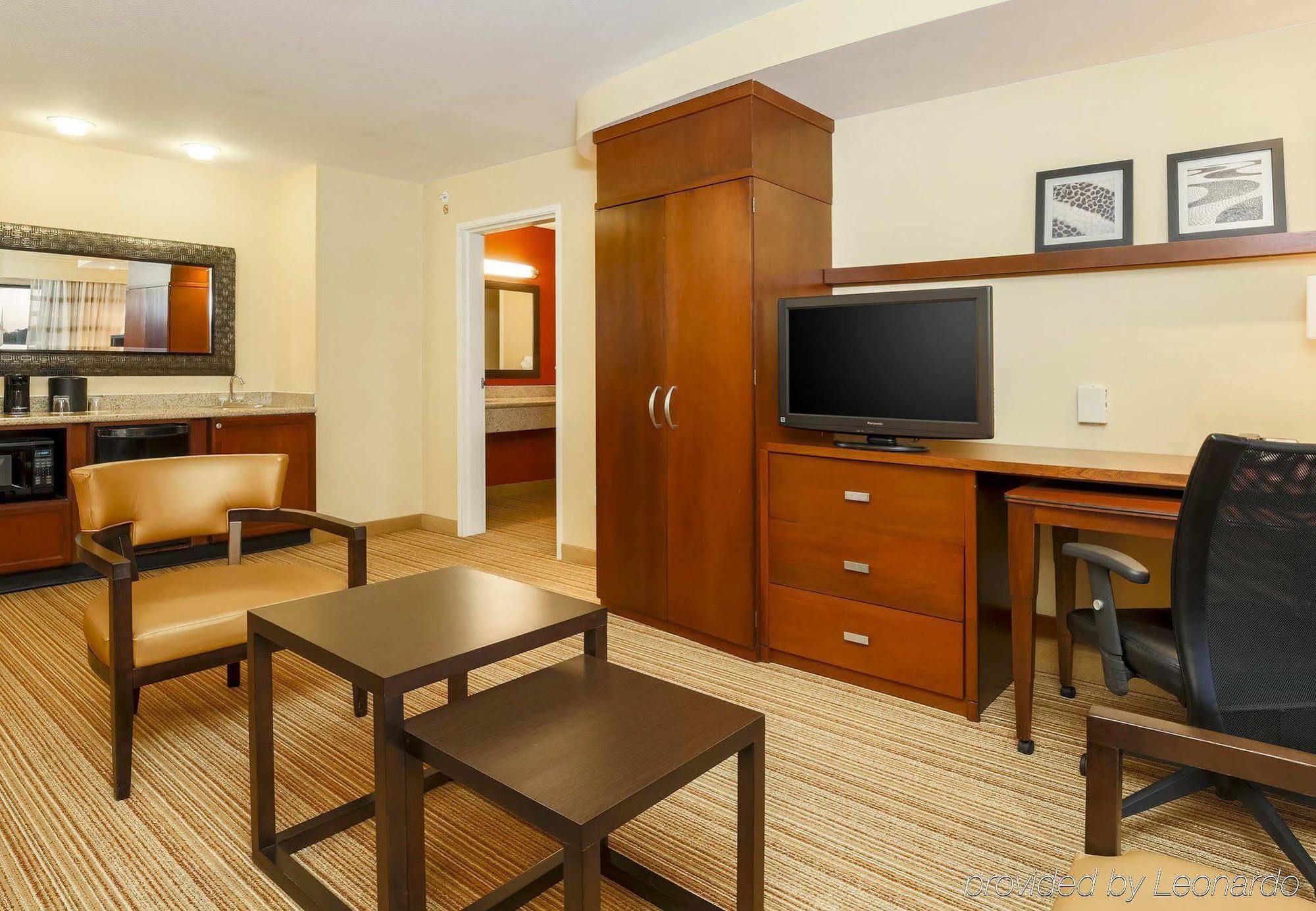 Courtyard By Marriott Potomac Mills Woodbridge Hotell Eksteriør bilde